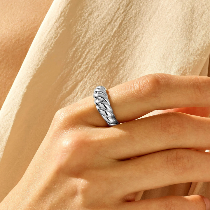 Crescent Ring | White Gold