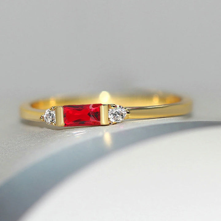 Bague étincelante à pierre rouge centrale | Or