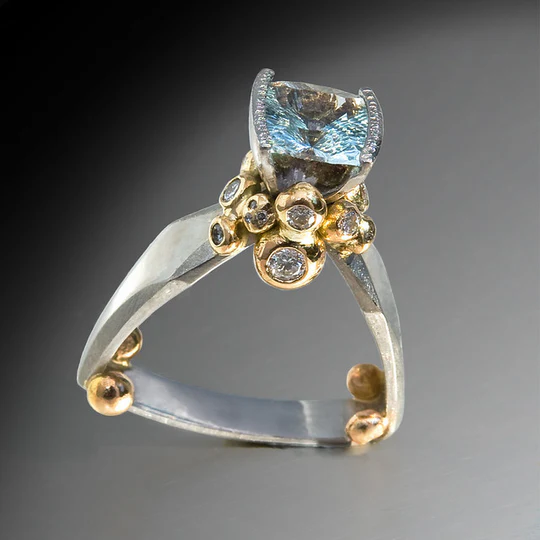 Bague vintage à brillants bleus | Or