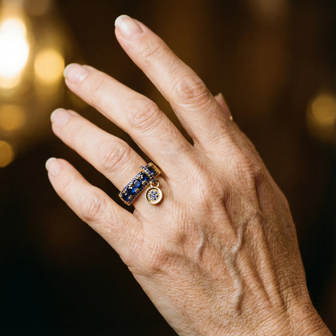 Bague antique et cristal bleu | Or