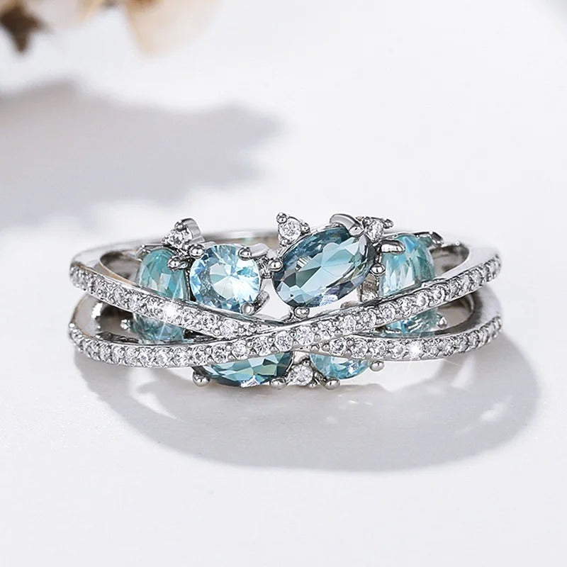 Bague avec croix et pierre précieuse bleue | Or blanc