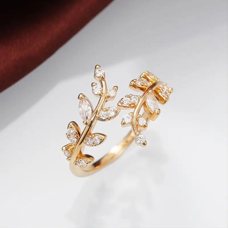 Elegant Ring with Vine | Gold