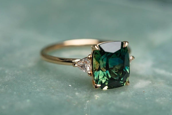 Green gemstone ring inspired by vintage styles | Gold