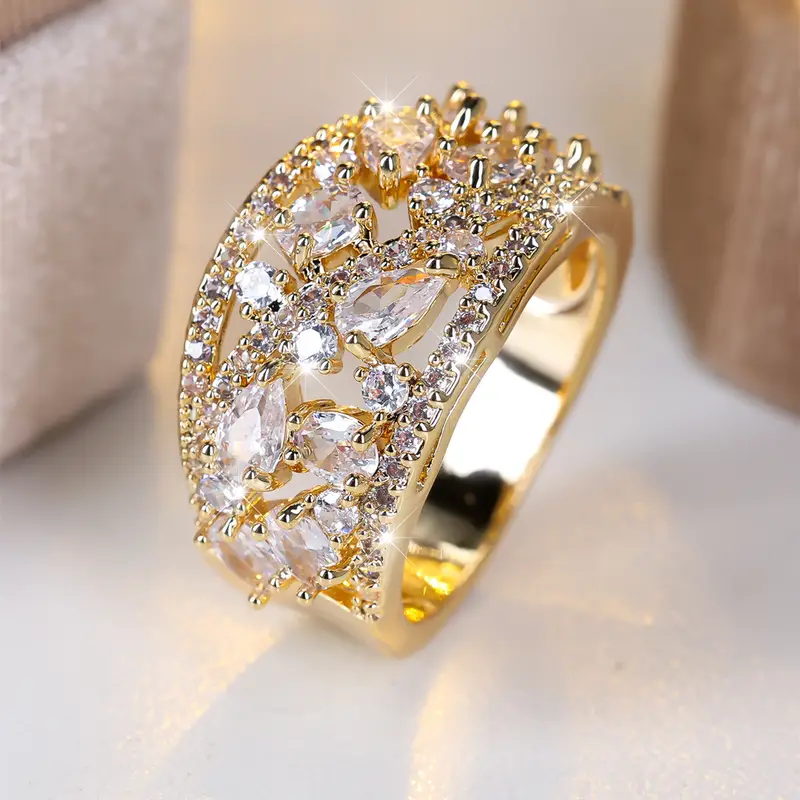 Bague avec des cristaux blancs | Or