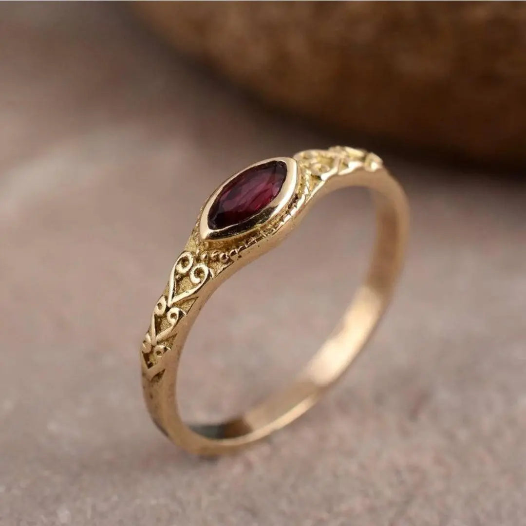 Bague vintage avec cristal rouge | Or