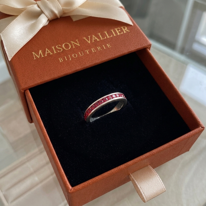 Eternity ring in ruby | White gold