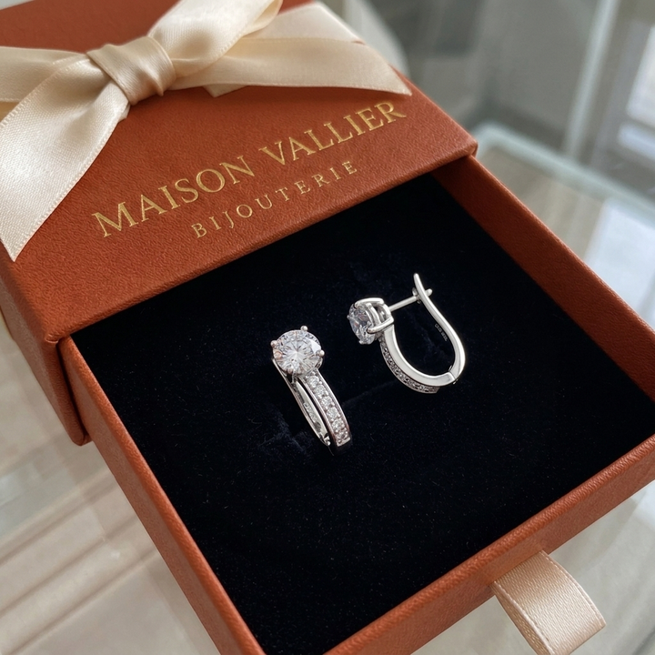 Huggie Earrings | White Gold