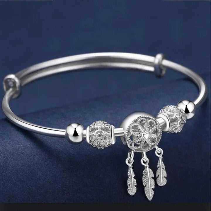 Bracelet ajustable avec médaille à trois feuilles | Or blanc