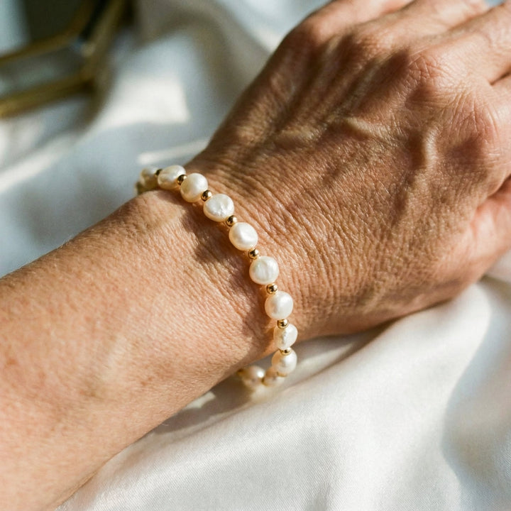 Bracelet rétro blanc avec perles | Or