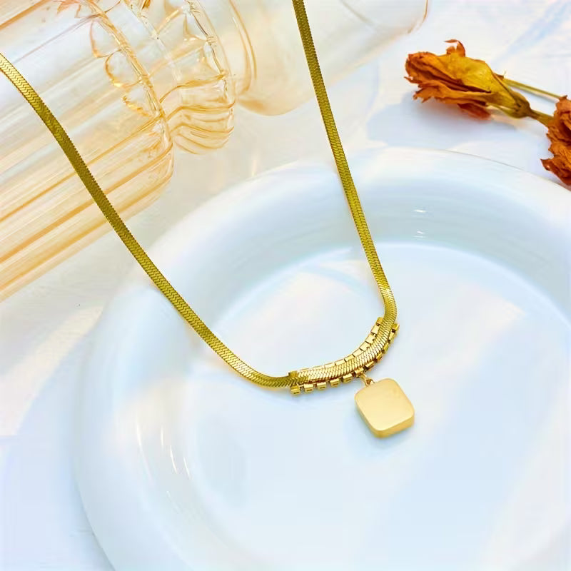 Regal Emerald Prism Necklace | Gold