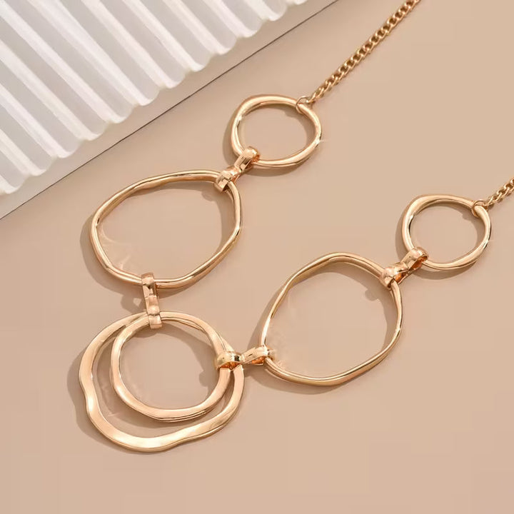 Collier avec pendentif, inspiré par l&