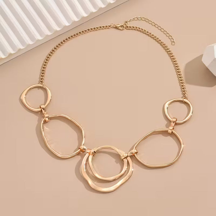 Collier avec pendentif, inspiré par l&
