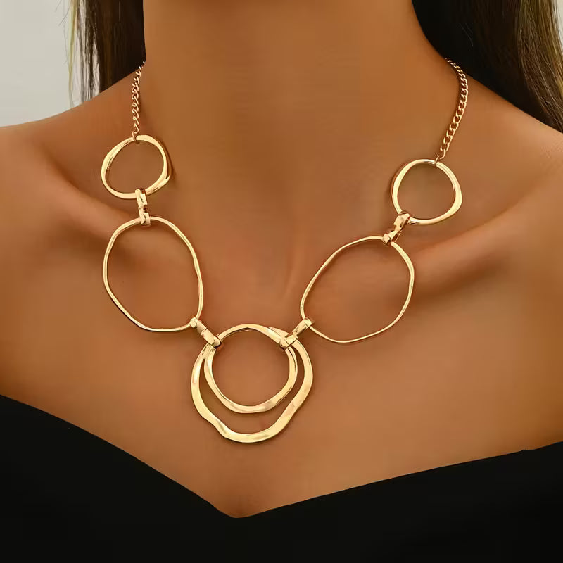 Collier avec pendentif, inspiré par l&