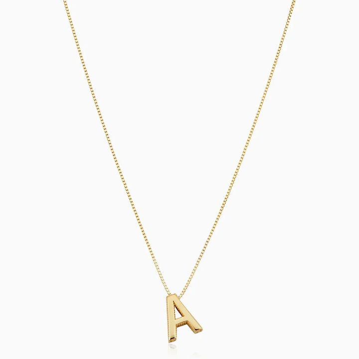Initial letter necklace in love | White gold