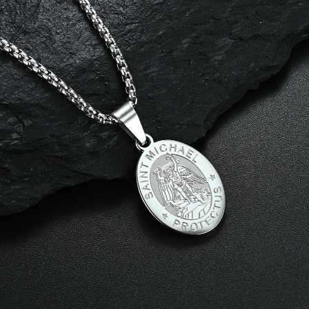 Collier ovale avec portrait d&