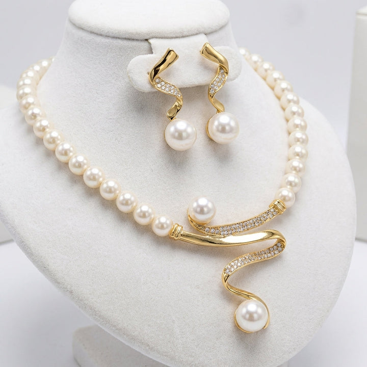 Ensemble cadeau en perles naturelles : collier et boucles d&