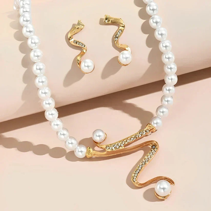 Ensemble cadeau en perles naturelles : collier et boucles d&
