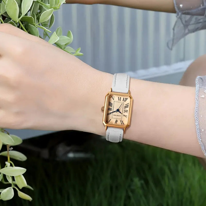 Crowned Vivelle Watch | Gold