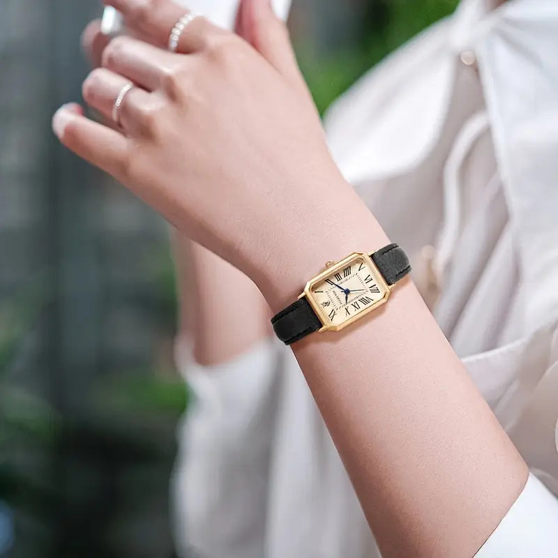 Crowned Vivelle Watch | Gold