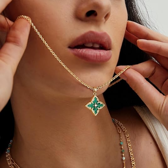 Emerald Clover Pendant | Gold